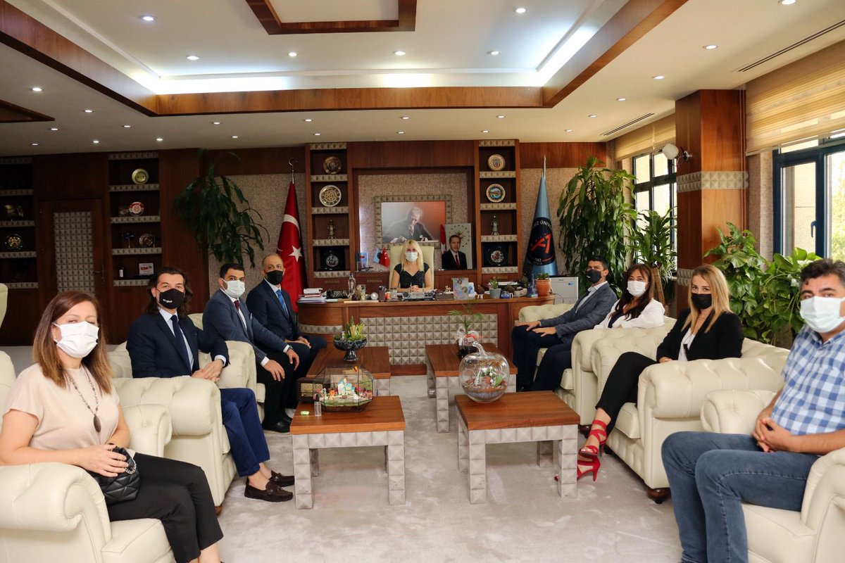 ozlenenozkn's tweet photo. Bilimin ürüne dönüşmesine, mezunlarımızın istihdamına ve girişimciliğin artmasına önem veriyoruz. Bu da ancak üniversite-şehir işbirliği ile mümkün. @Antgiad Başkanı @07OsmanSert ve yönetimi ile bir araya gelerek bu işbirliğini artırmak için neler yapılabileceğimizi konuştuk. https://t.co/vNtoG1477b