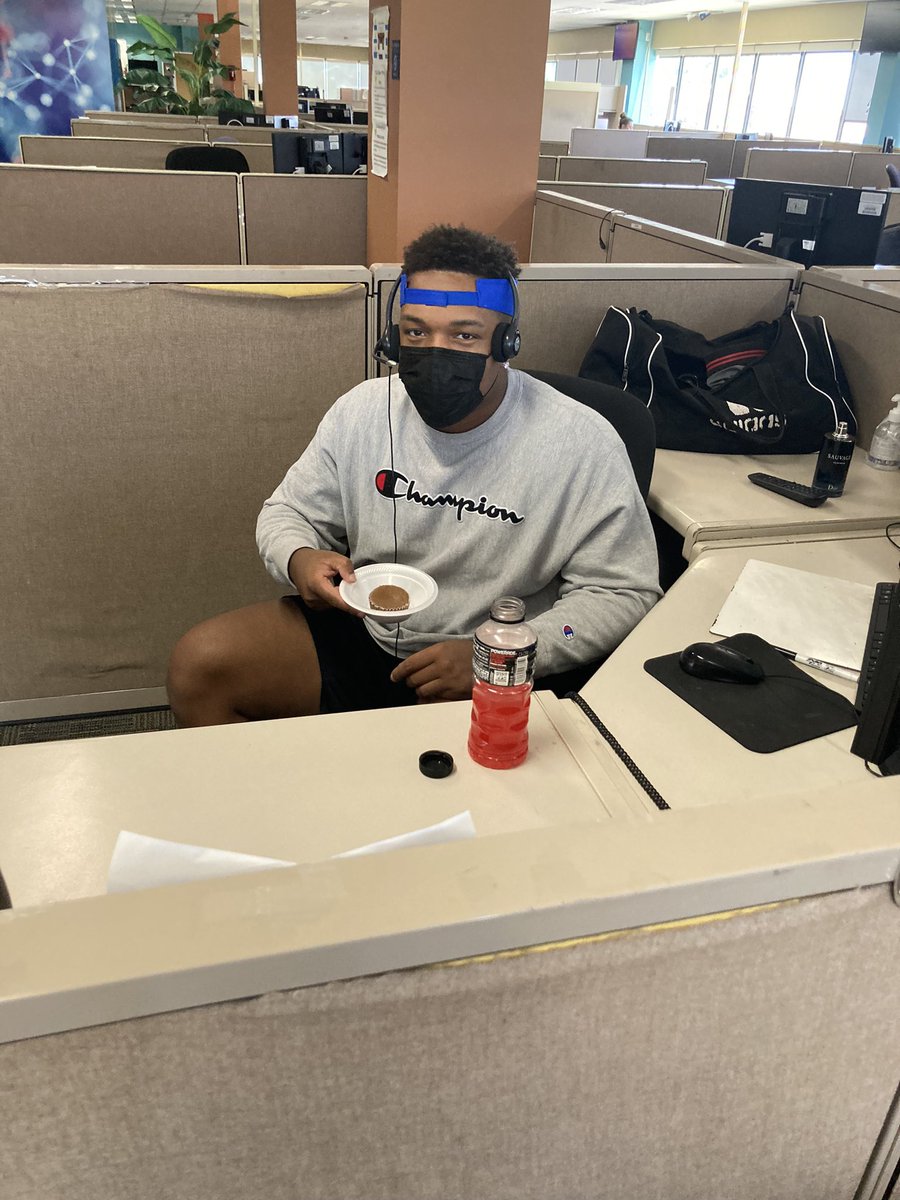 Random treats keep us on our feet!!! #SugarBreak #Slushies #CheeseCake #AgentAppreciation <a href="/Cape1DS/">Cape 5 Direct Sales</a> @GarciaBeProud <a href="/lbizz11/">Liane Bizzell-Duck</a> <a href="/CharmayneFish/">Charmayne Fish</a> <a href="/Gmkessler93/">Gail Best</a>