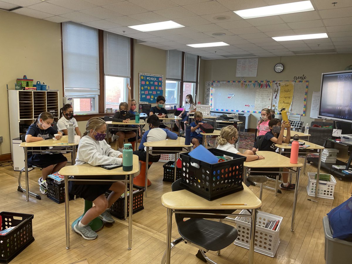 kristyvongardne's tweet photo. Grateful to be teaching on stewardship day! #shmsbears, #ursulinecorevalues , #service https://t.co/NLVkG6m5tY