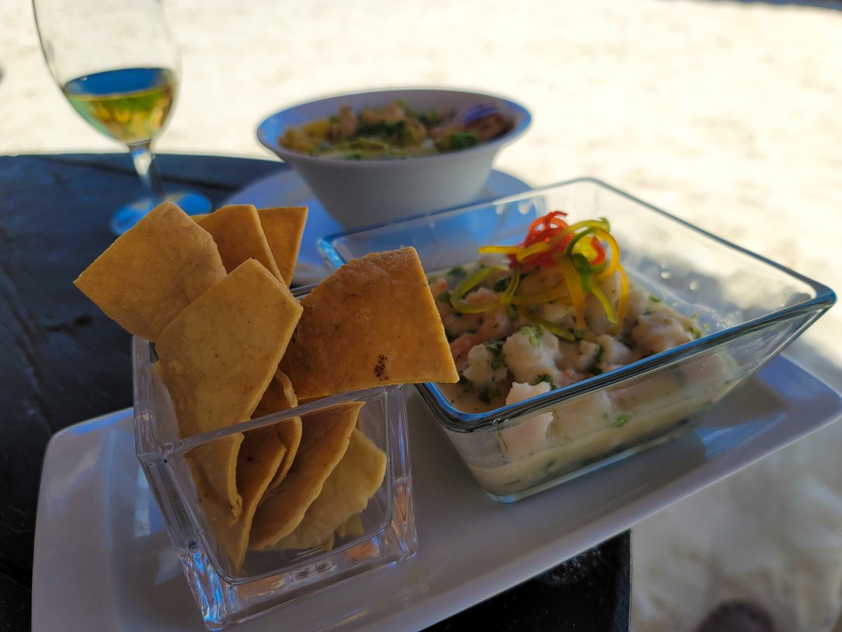 <a href="/PrivilegeAluxes/">privilegehotels</a> I went for the mixed Ceviche with the Chicken and Brown Rice Bowl with Avocado and Cashews...Delicious!
