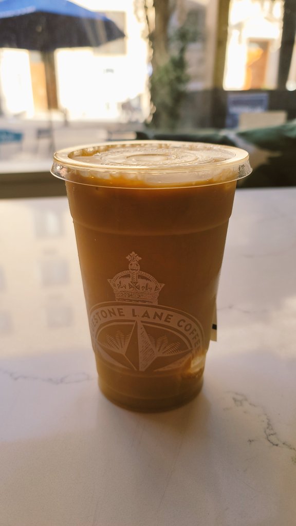 TheIMakeupMaven's tweet photo. #Coffee #perfection from my fave @bluestonelane. Switching it up with a signature #coldbrewfloat.
#Fridayfun #tgif https://t.co/xJuN9HfMkb