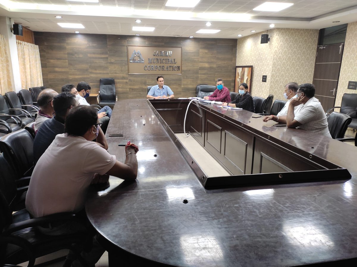 Meeting with Market Association members for their support to Jammu Municipal Corporation in 'Bye Bye Plastic campaign'. #Byebyeplastic #Jammuagainstplastic