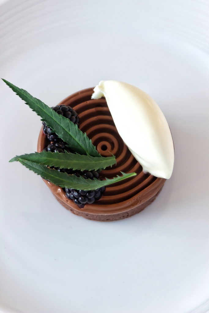 Lux Restaurant Guide tweet media