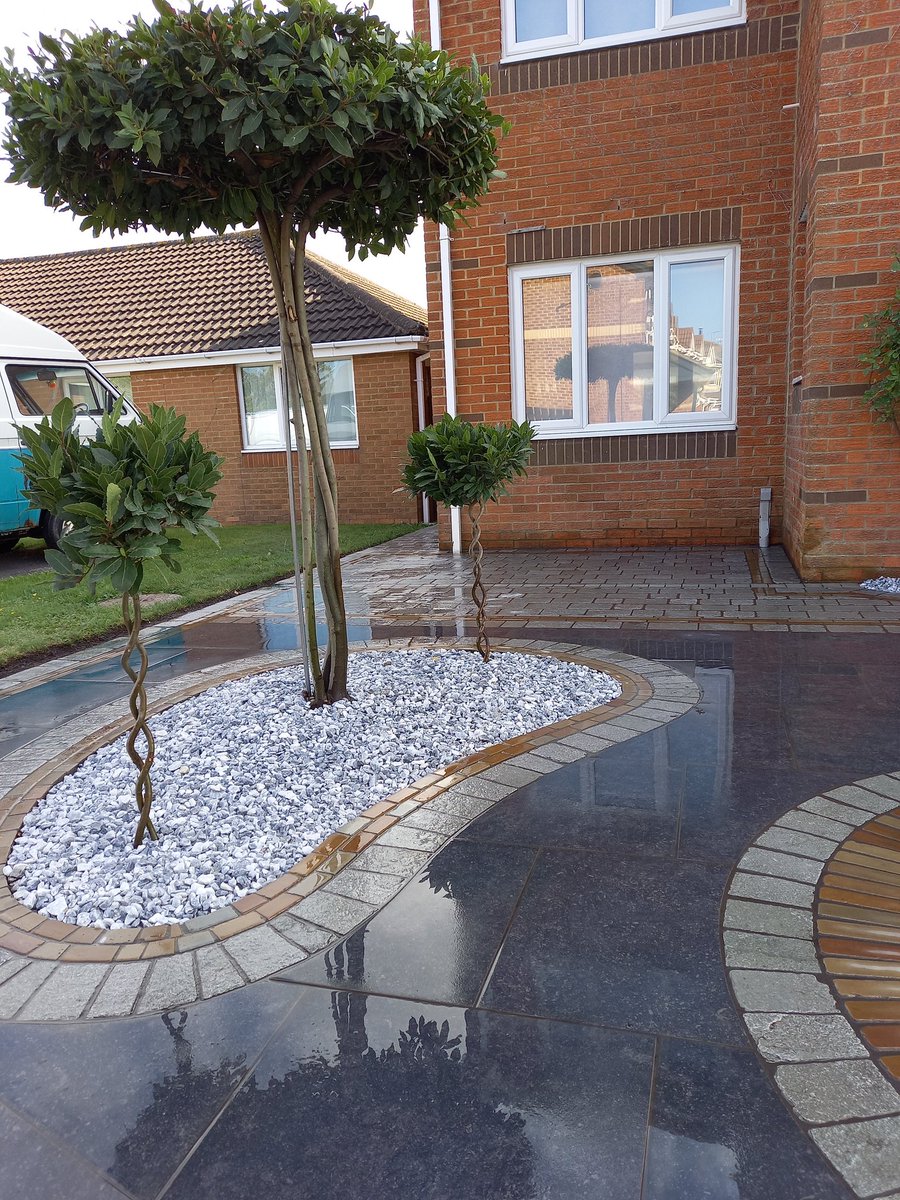 dodds_ja's tweet photo. Symphony plus Farnley setts and limestone cobbles everything wet laid and grouted with charcoal mejg just completed 
@MarshallsGroup 
@MarshallsReg https://t.co/LLrNYNIyyl