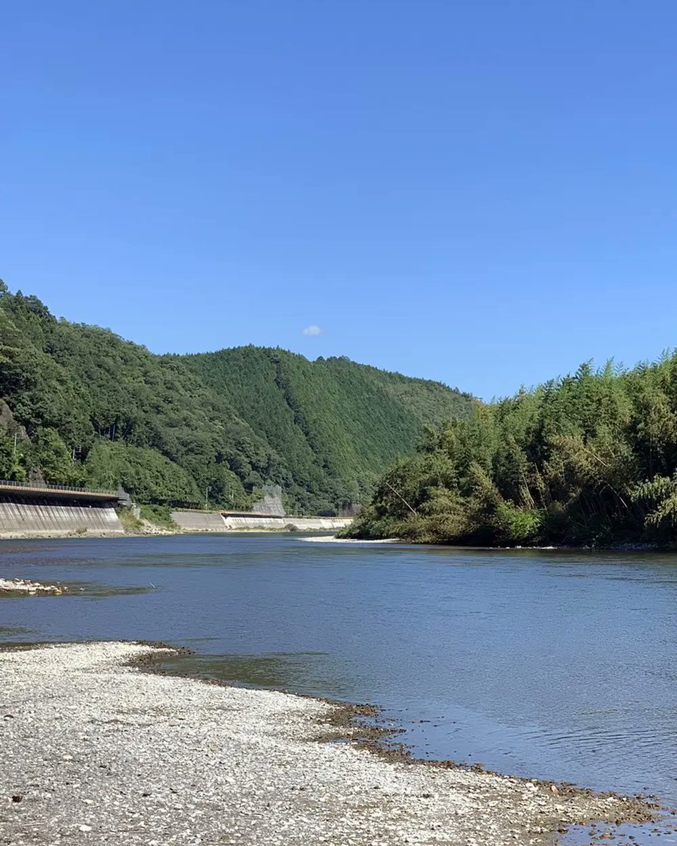 piroleikki's tweet photo. 「200万円」で購入した「築42年」の「中古一戸建て」を「低予算」で「好きなものに囲まれた暮らし」を目指して、リフォームしたお話「第３回」を更新しました

https://t.co/9O7sANMoB3

#piroleikki #ウィズコロナ #2拠点生活  #200万円で買った一軒家 #田舎暮らし #地方移住 #リフォーム #吹き抜け https://t.co/CbgNcuFQ2l