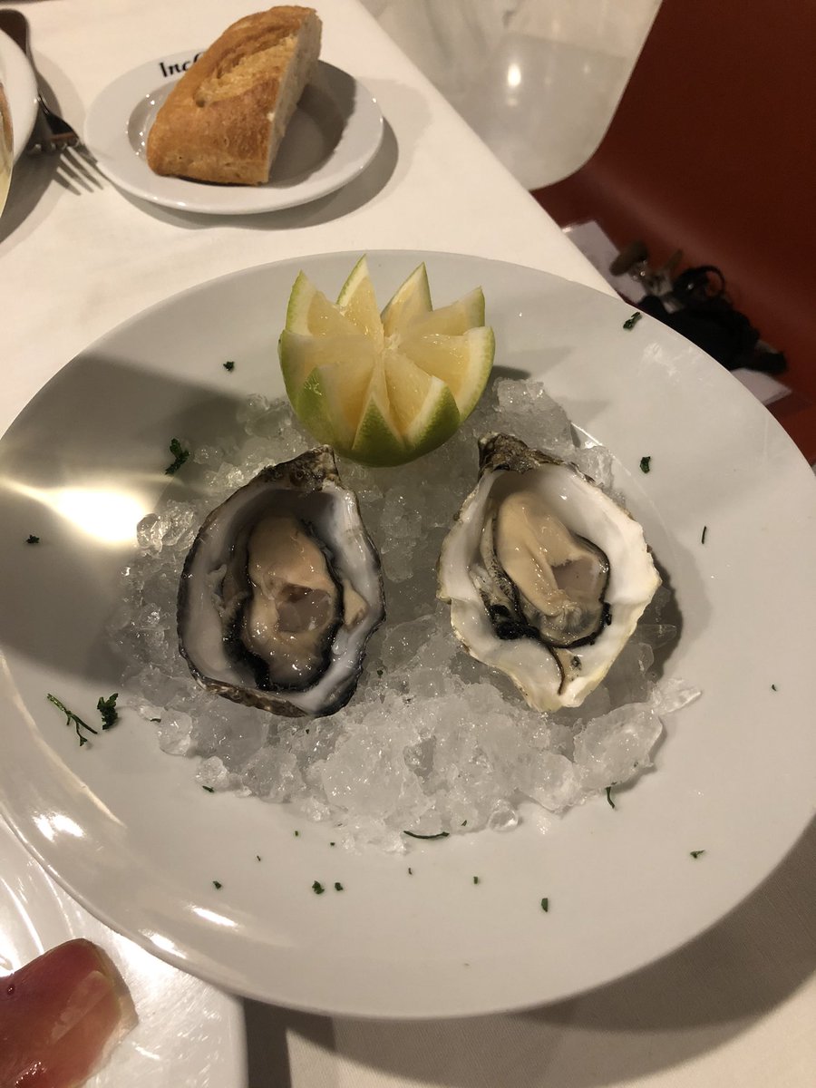 Apertura de la Barra de Inchausti, misma casa que Restaurante La Moneda. Viandas de máxima categoría y el buen trato de Conchi, Jorge e Isidro. Éxito asegurado !!