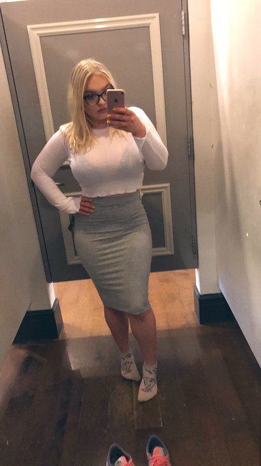 Do I look good with my specs on ? 🤓 https://t.co/wP0ysAsXCH