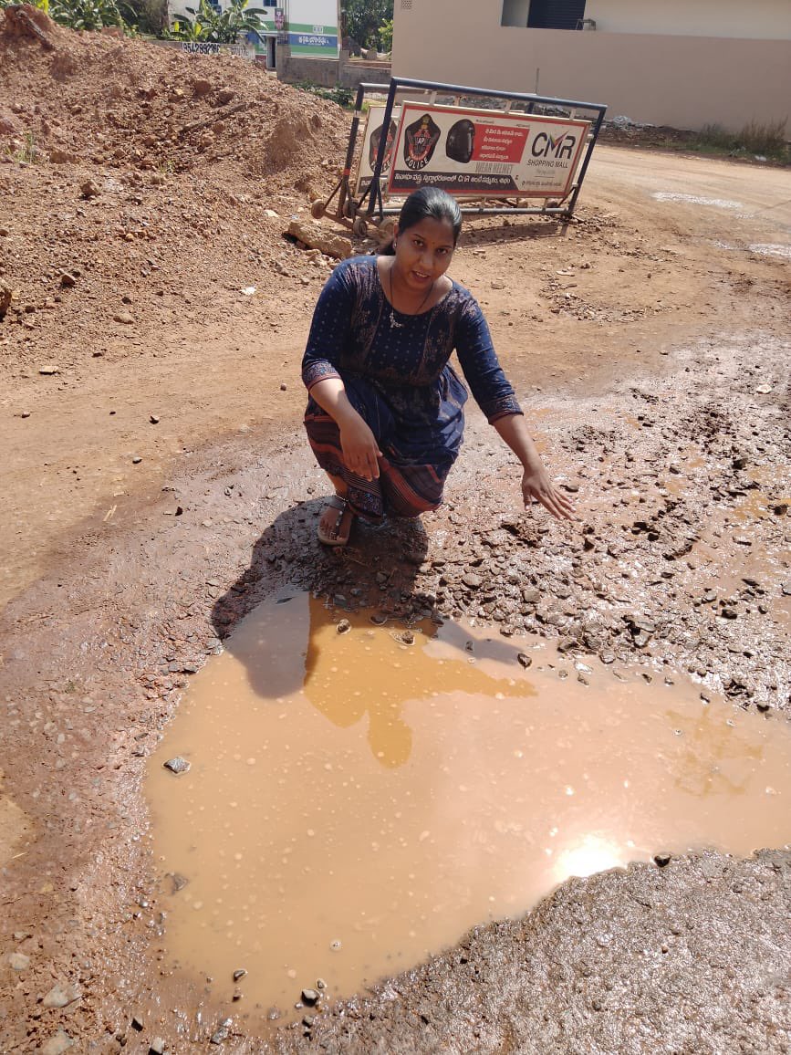 JSPVeeraMahila's tweet image. ఆంధ్ర ప్రదేశ్ రోడ్ల దుస్థితి పై @JanaSenaParty డిజిటల్ క్యాంపైన్, తూర్పు గోదావరి జిల్లా.

 కాకినాడ జీ జీ హెచ్ నుండి ఇంద్రపాలెం రోడ్డు.

#JSPForAP_Roads @PawanKalyan