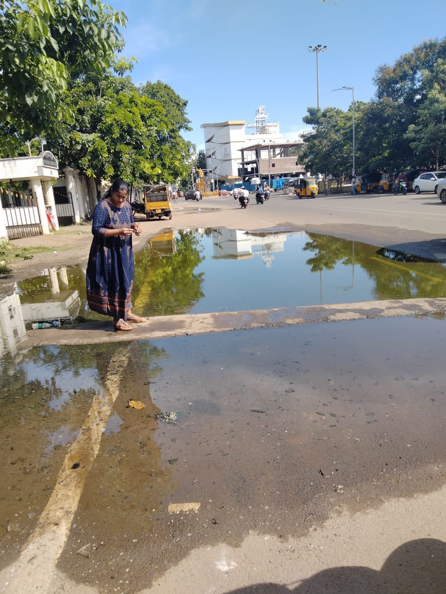 JSPVeeraMahila's tweet image. ఆంధ్ర ప్రదేశ్ రోడ్ల దుస్థితి పై @JanaSenaParty డిజిటల్ క్యాంపైన్, తూర్పు గోదావరి జిల్లా.

 కాకినాడ జీ జీ హెచ్ నుండి ఇంద్రపాలెం రోడ్డు.

#JSPForAP_Roads @PawanKalyan