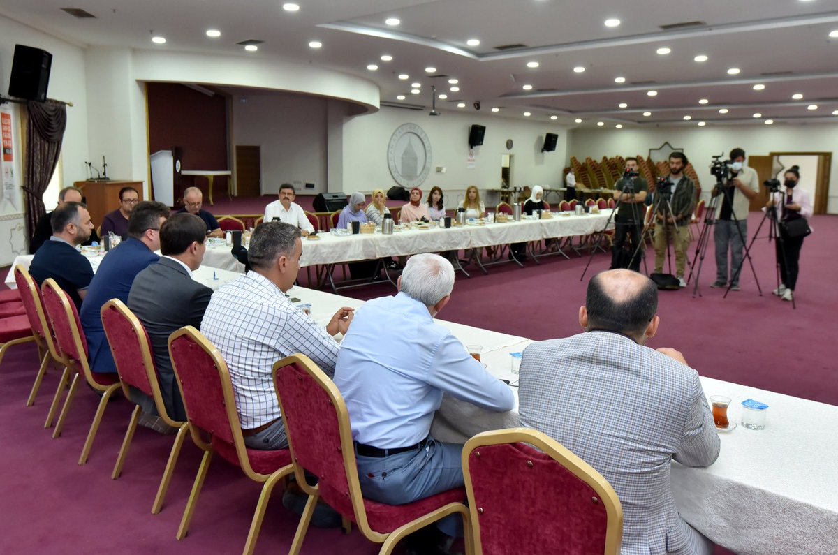 Bağımlılıkla mücadelede basının rolü konuşuldu.

Hasan Kılca, ❝Karatay Belediyesi olarak sivil toplum kuruluşlarıyla hareket ederek bu mücadelenin gerek kültürel, gerek sosyal gerekse de ekonomik ayağını kapsayan çalışmalar yürütüyoruz❞

Haberin devamı👇🏻
karatay.bel.tr/haberdetay/455…