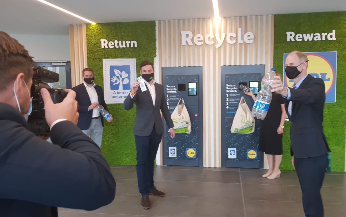 DeptCEE's tweet photo. Minister @smytho was at @lidl_ireland in Glenageary today checking out their new reverse vending machine. Ahead of the Governments' Deposit and Return Scheme in 2022, we welcome all business-led initiatives as important steps to delivering our Waste Action Plan goals.

#SDG12 https://t.co/DGNtLpcjIv