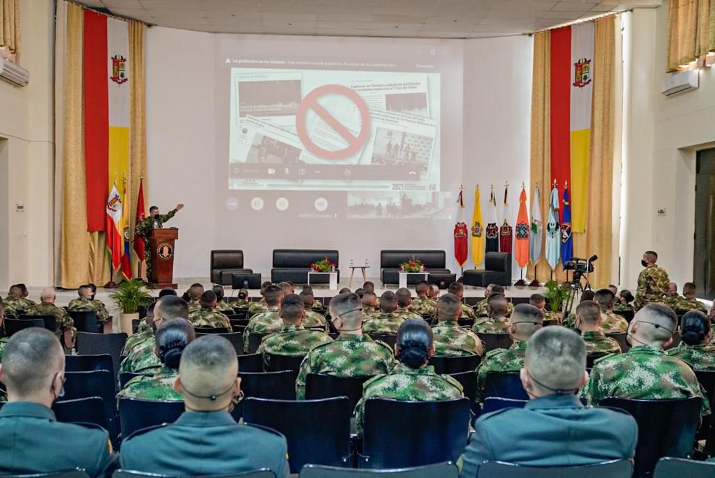 COL_EJERCITO's tweet photo. (2) en la que de manera virtual y presencial los 1583 alumnos de la Escuela Militar de Suboficiales recibieron información sobre la visión del comandante y su mensaje de motivación para los próximos suboficiales que estarán al servicio de Colombia.

#FeEnLaCausa https://t.co/MnB8s1QMpn