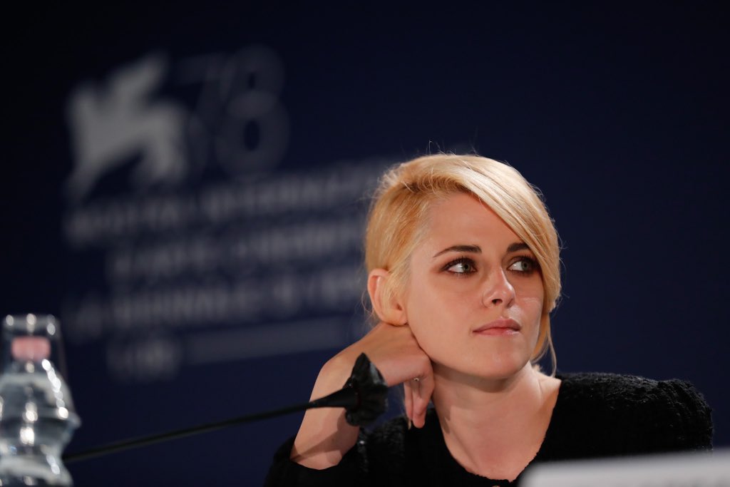 #BiennaleCinema2021 #Venezia78 #KristenStewart: “Girando #Spencer ho percepito quanto Diana si sentisse un’outsider. Io posso commettere degli errori, mentre lei non ne aveva la possibilità perché doveva rappresentare un ideale e mantenere unita una nazione.”