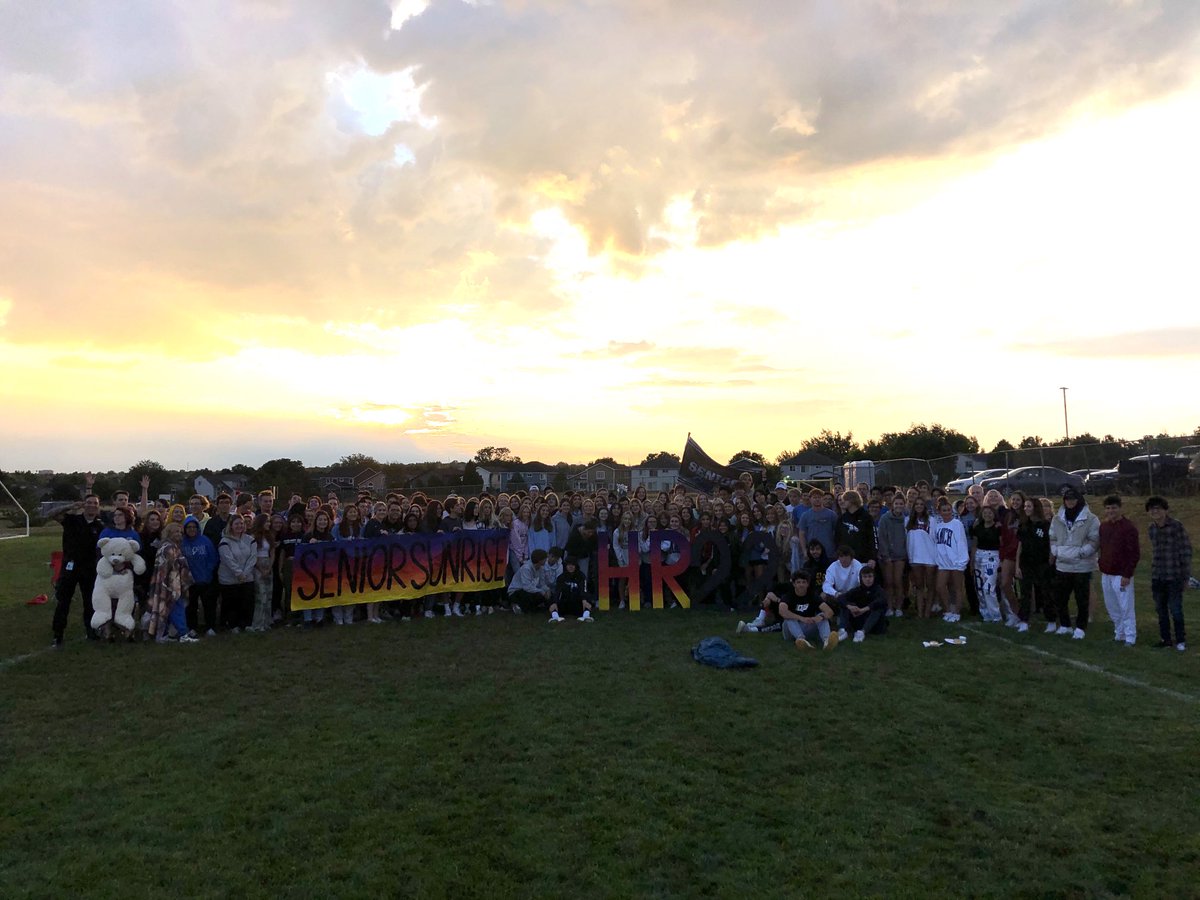 HRHSAthletic's tweet image. LOVE OUR SENIORS!! ⁦@HRFalconSenate⁩ #SeniorSunrise #AllInRanch