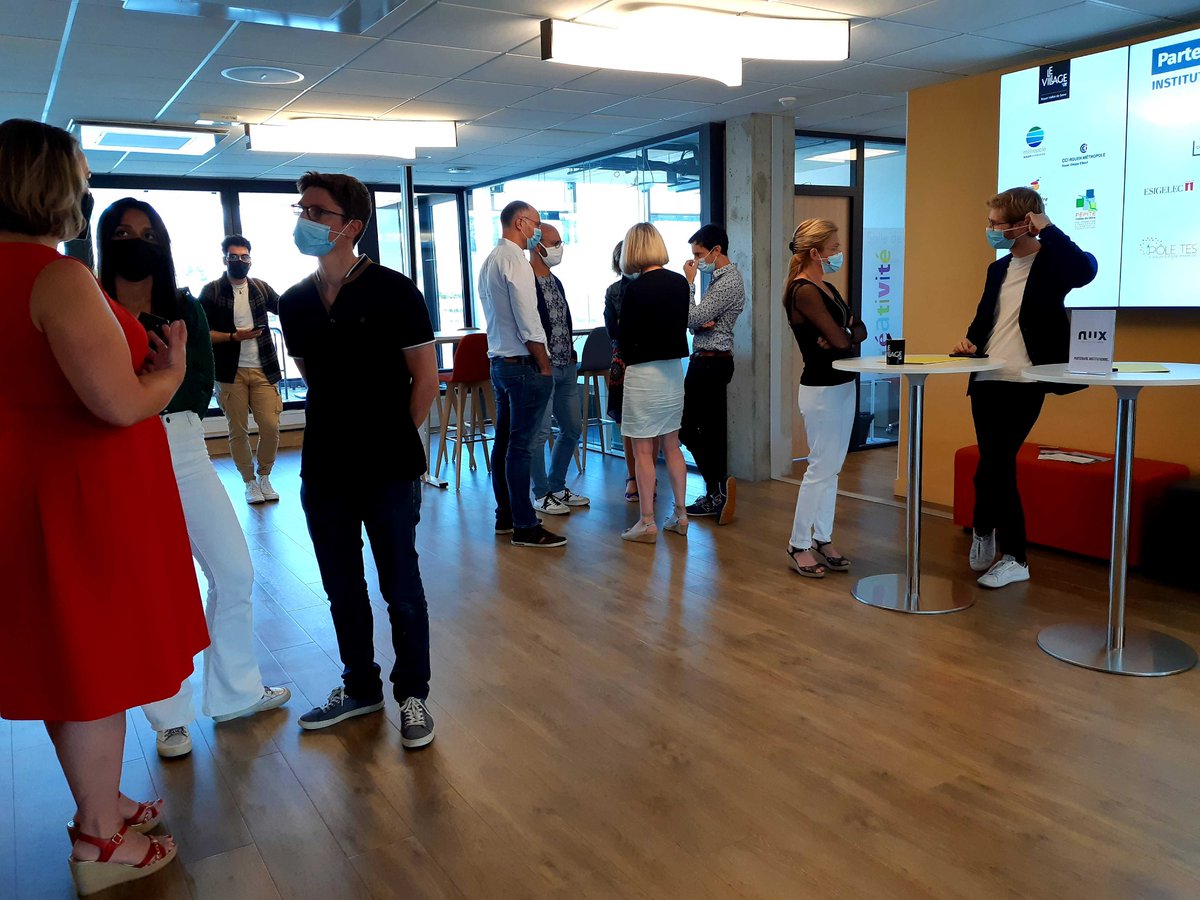 VillageCA_Rouen's tweet photo. Ce midi, c'était le #Colunch de la rentrée en compagnie de nos #startup et #partenaires. 😃🥂

🖊️Un événement marqué par la signature d'un partenariat avec nos amis de l'association @n_w_x et de l'inauguration de la @Weem_innovation installée sur notre belle Place du Village ! https://t.co/Tv6Q2iq0cD