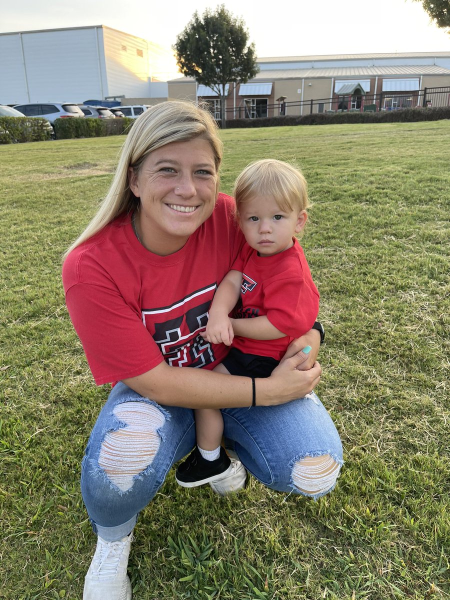 CoachMayAledo's tweet photo. It’s College Colors Day! Love my babies in Red and so happy to see one of my high school besties at drop off and get a picture together @SmileyWeik ❤️🖤🤍 

@KellerISD 
 #CollegeColorsDay #WreckEm #GunsUp #RedRaider https://t.co/B5rxToPFeb