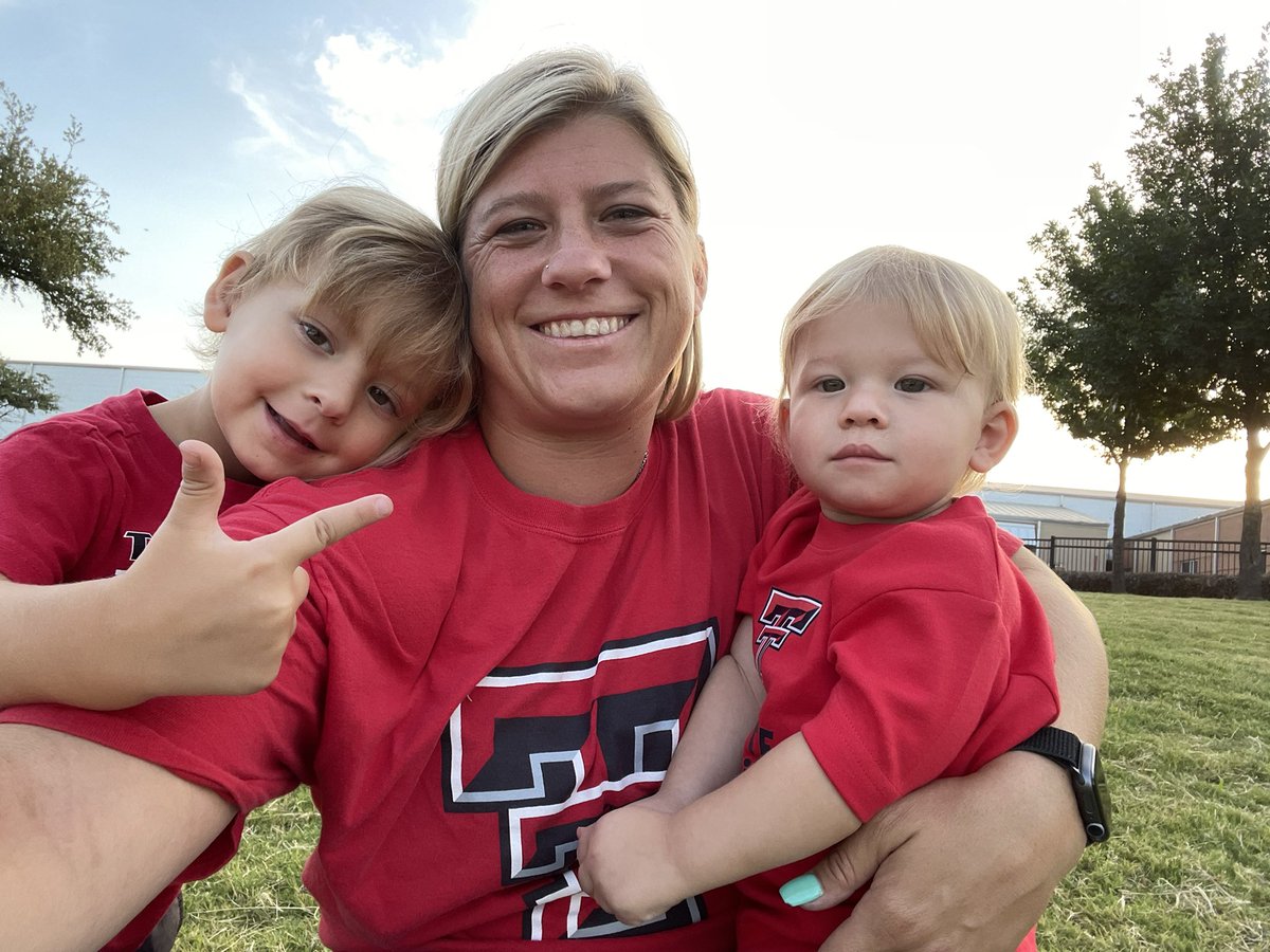 CoachMayAledo's tweet photo. It’s College Colors Day! Love my babies in Red and so happy to see one of my high school besties at drop off and get a picture together @SmileyWeik ❤️🖤🤍 

@KellerISD 
 #CollegeColorsDay #WreckEm #GunsUp #RedRaider https://t.co/B5rxToPFeb