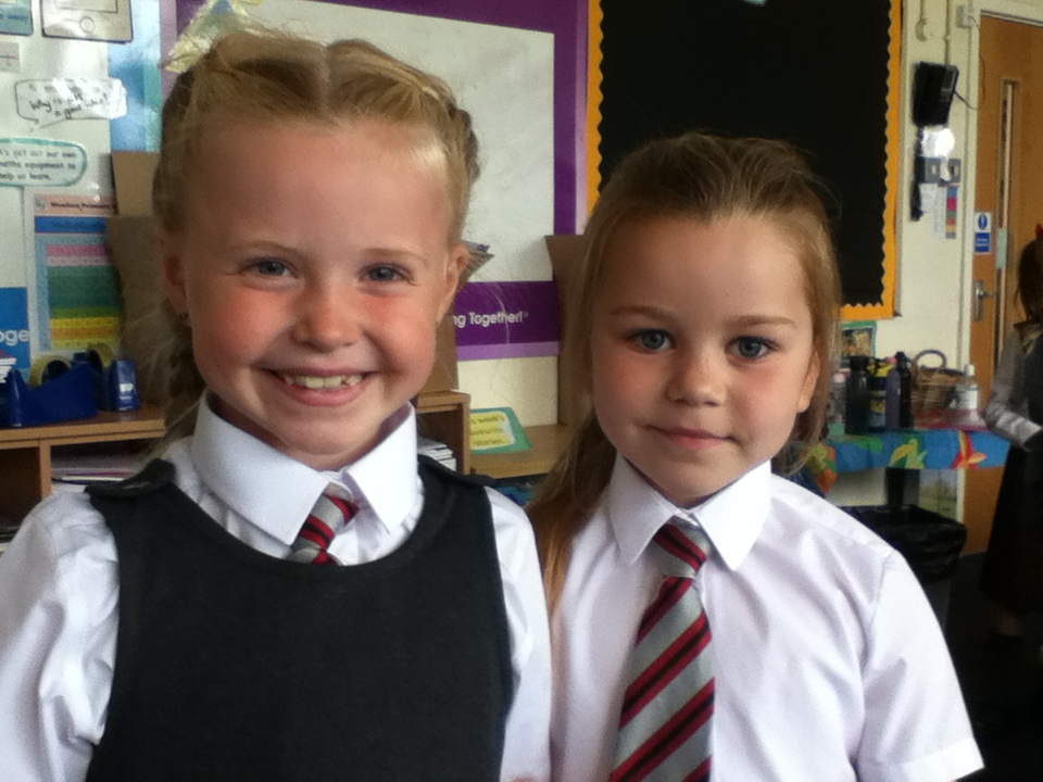 wooltonprimary's tweet image. 2R took an extra close and careful look at their sunflowers and then used oil pastels to create their own work of art #WPSFriendship  #WPSCreativity 😊👍