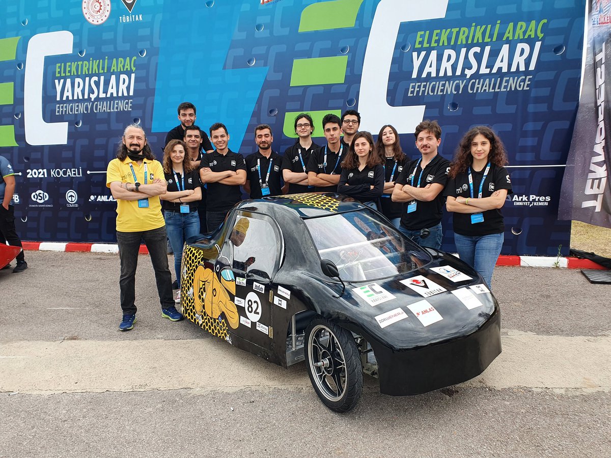 İşte öyle bir şey. 5 aylık yorucu tempo, uykusuz onlarca geceden sonra huzurlarınızda 3. Arabamız CEREYAN. Dış kabuk, koruyucu kafes, alt gövde, elektrik motoru, sürücü devre, batarya tasarımı sıfırdan ekibimizin tasarımıdır ya da işbirlikçilerimizle beraber geliştirilmiştir.