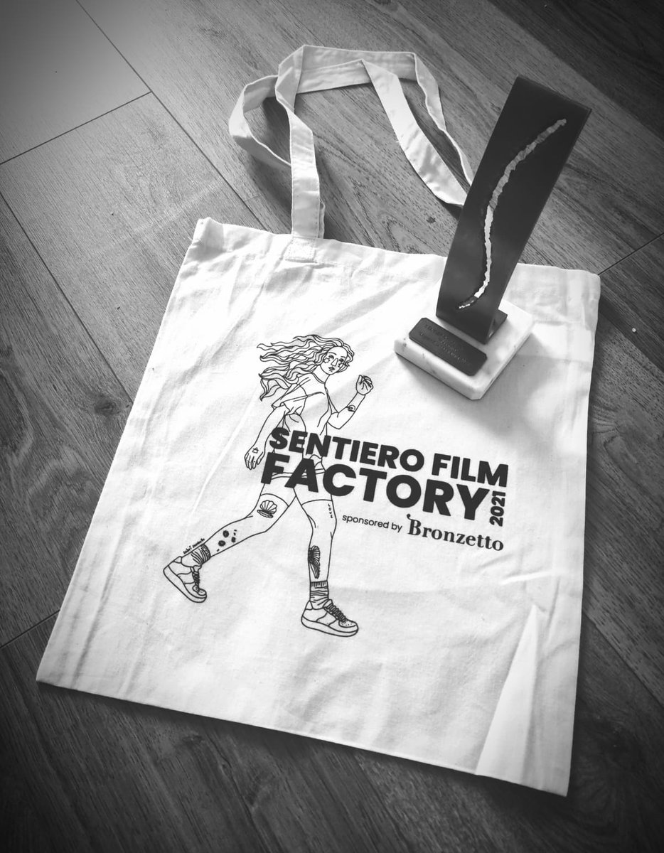 Che belle le nostre borsette grazie a @velvetgoldminefirenze
E @sabrinazambello per l'artwork

E che belli i nostri premi realizzati da <a href="/bronzetto1963/">bronzetto</a>😍
.
.
Vi aspettiamo dal 10 al 12 Settembre a Firenze/San Frediano