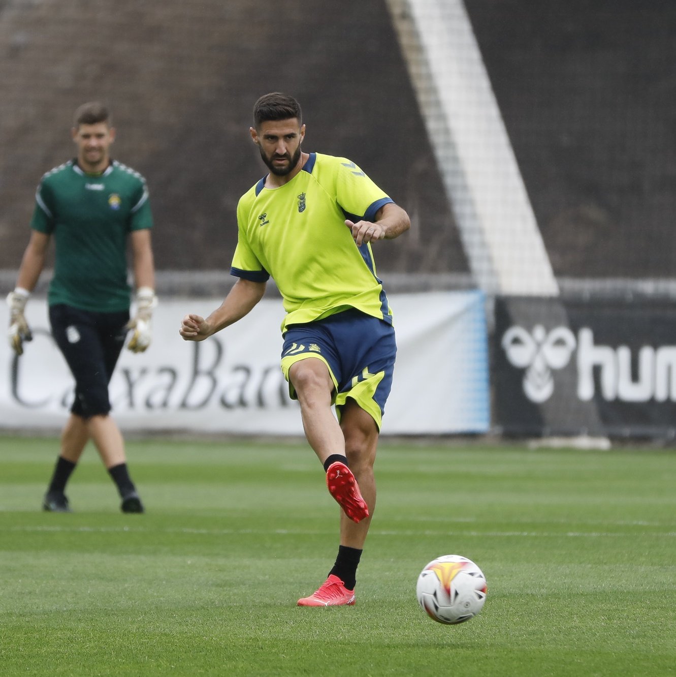 ImagenRaúl Navas entra en la convocatoria aunque es duda para visitar al Mirandés 