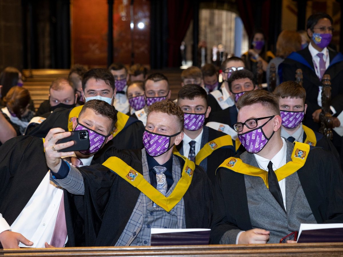 CofGCollege's tweet photo. Our @COGCnautical @CofGCollege students celebrated graduation. Fantastic to share their achievements @MCA_media @NLB_UK @ClydeMarine @CML_Cadets @sstgtraining @RFAHeadquarters @Shell @CruiseCarnival_  @PrincessCruises @vshipscrew @AWCrewing @KOTC_official  https://t.co/V85hiV4T0D https://t.co/jKq2ed4Fsg