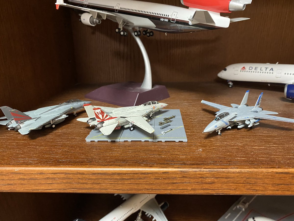 CHUGE29's tweet photo. 大好きな1/200 ダイキャスト模型達 Part2 !!!
#USNavy #ANA #F14 #B737 #VF111 #B732 #hogan #全日空商事 https://t.co/RZcrjDUpdd