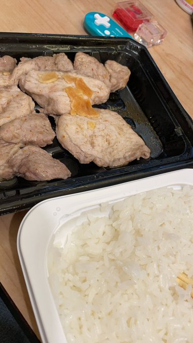 社長なので豪勢にステーキを食べます
豪勢です 
