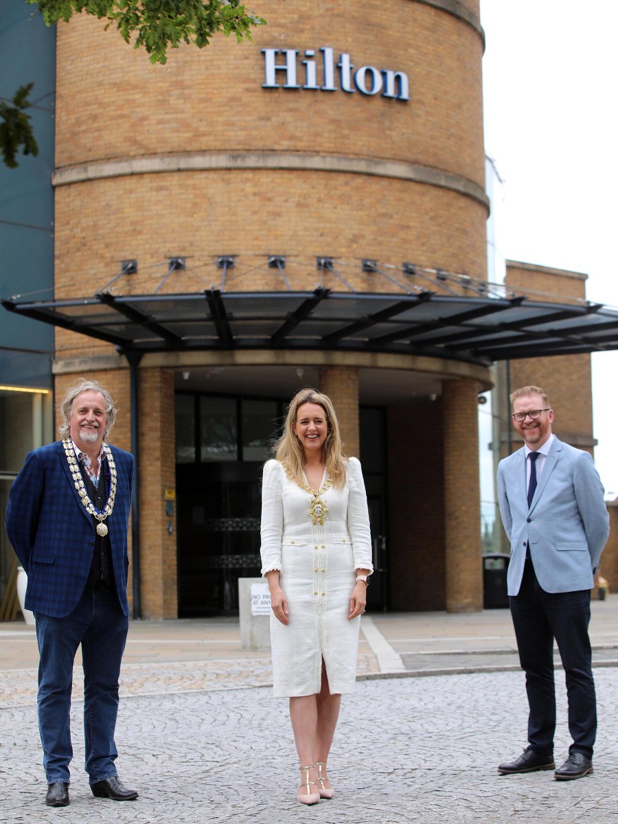 SimonHamilton's tweet photo. Belfast Chamber was delighted to welcome the Lord Mayor Cllr Kate Nicholl to our first in person networking reception in 19 months in the Hilton Hotel. Great to see so many members back in a room together and encouraging to hear so much positivity about the future #BelfastIsBack https://t.co/FONDkJUCg5