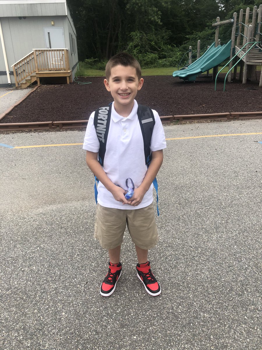 NMPhoto23's tweet photo. Mason first day of 4th grade @Frps_Tansey https://t.co/omVfIP0sTb