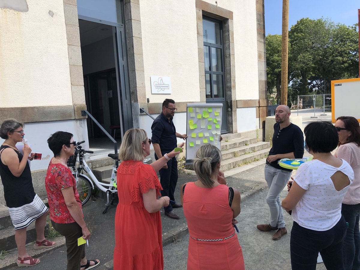 Séance de travail collectif sur les projets et nos process. Les idées fusent! #team #economie #collectif