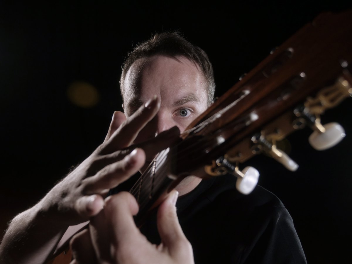 DMusikrat's tweet photo. #Premiere: Das Podium Gegenwart präsentiert in seinem neuesten Portrait Tobias Klich. Er ist Komponist, Gitarrist, Bildender Künstler und Filmemacher. Morgen erscheinen vier filmische Interpretationen als Stream und DVD bei #WERGO. https://t.co/KKJEIZsuQJ (©James Chan-A-Sue) https://t.co/1ww19KcOw1