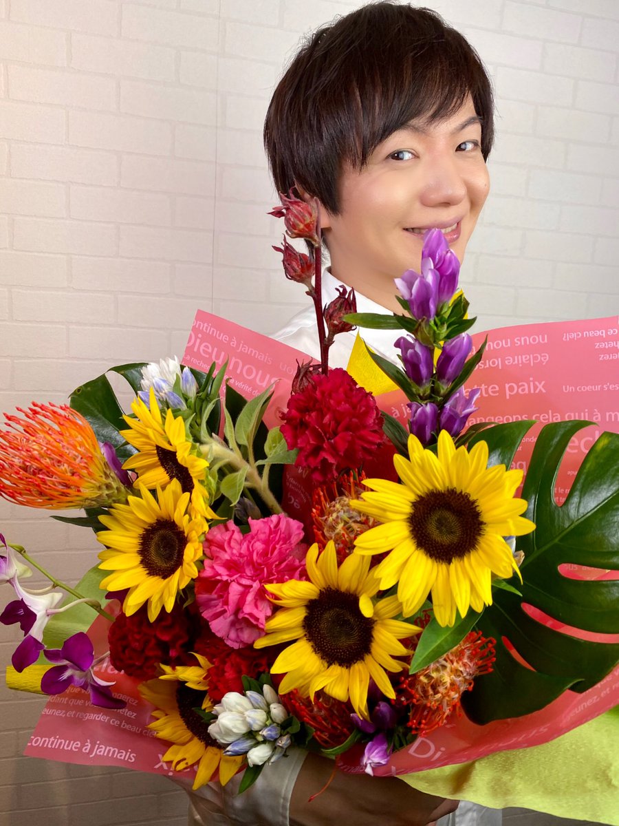 竹島宏スタッフ 公式 V Twitter 花かご とてもカラフルな花かご 赤くてピョンと飛び出た蕾 はじめまして ハイビスカスローゼル 花言葉は 常に新しい美 今日も１日お疲れ様でした ひろネット 花便り 花言葉 花 花のある生活 感謝 絆 花のある