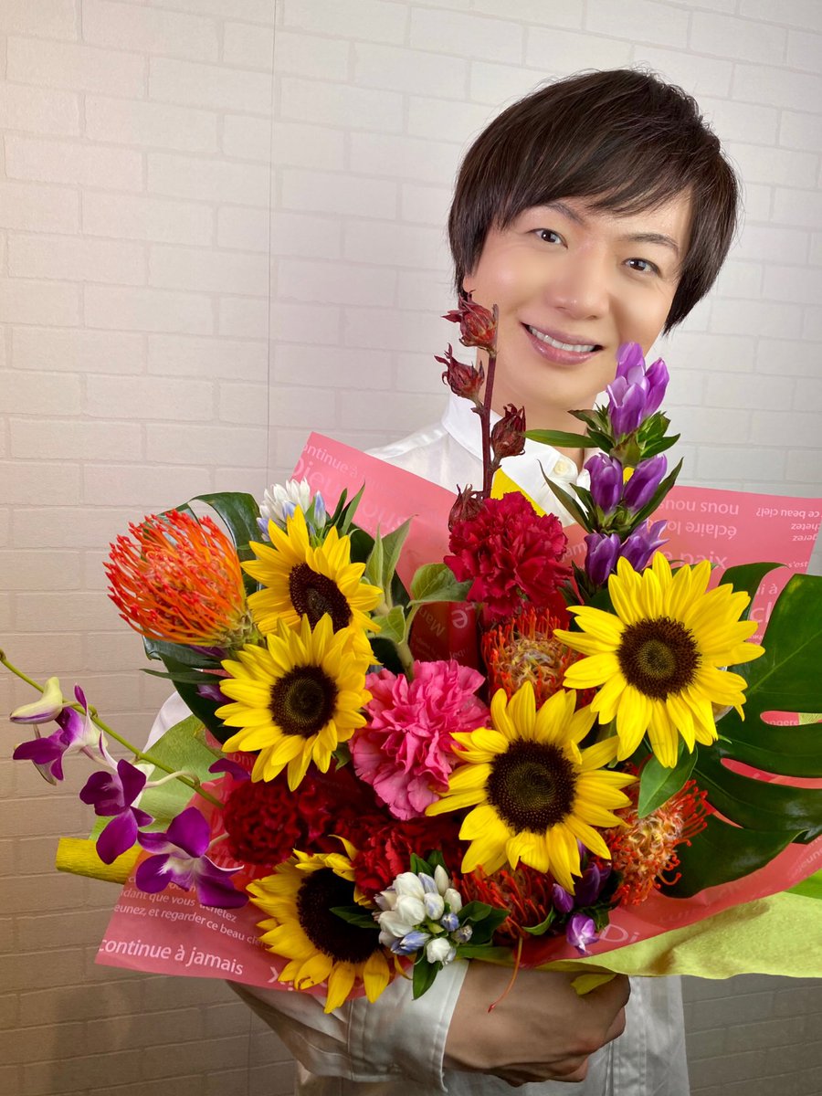 竹島宏スタッフ 公式 V Twitter 花かご とてもカラフルな花かご 赤くてピョンと飛び出た蕾 はじめまして ハイビスカスローゼル 花言葉は 常に新しい美 今日も１日お疲れ様でした ひろネット 花便り 花言葉 花 花のある生活 感謝 絆 花のある