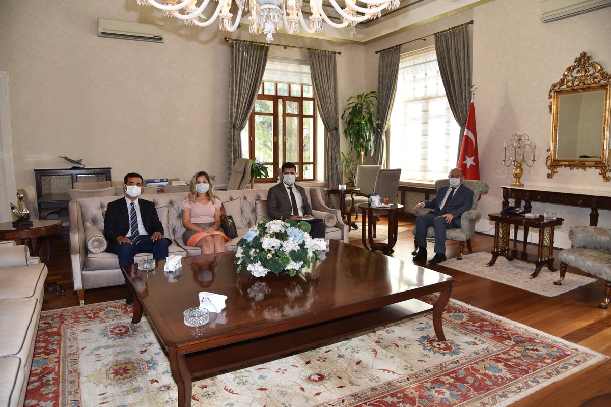 Manisa CBÜ Proje Koordinasyon Birimi Öğretim Görevlileri <a href="/ValiKaradeniz/">Yaşar Karadeniz</a>'i ziyaret ederek, İl Milli Eğitim Müdürlüğü ile ortaklaşa gerçekleştirdikleri TÜBİTAK 4000 kodlu ve  'STREAM It Up!' projelerine ilişkin bilgi verdi.
manisa.gov.tr/manisa-cbu-pro…