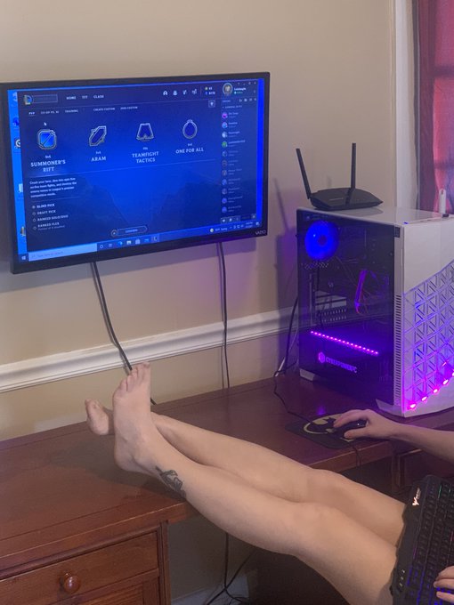 Who sucks toes here? https://t.co/re1j9yCCyJ<a href="/tag/feet"class="tags"><span>#feet</span></a><a href="/tag/onlyfans"class="tags"><span>#onlyfans</span></a><a href="/tag/onlyfansgirl"class="tags"><span>#onlyfansgirl</span></a><a href="/tag/onlyfansbabe"class="tags"><span>#onlyfansbabe</span></a>