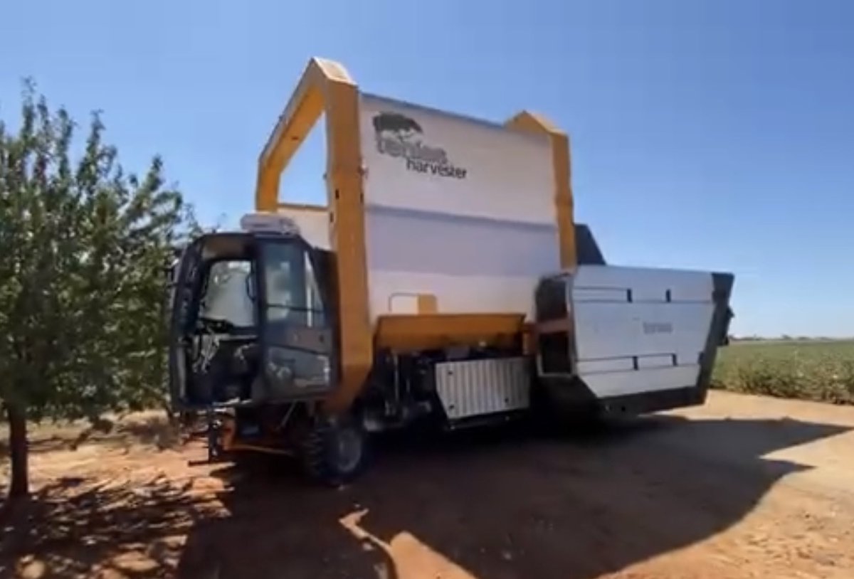 Ayer disfrutamos mucho con la demostración de la máquina <a href="/grupotenias/">Grupo Tenias</a> en la finca El Carmen del amigo Javier González, en El Villar (Córdoba). Finca espectacular y máquina inigualable. Mando vídeo que hizo mi hermano, que es un crack, <a href="/AJ_Robles/">Antonio J Robles 🇪🇸</a>.

youtu.be/ZOCHKKhz9PQ