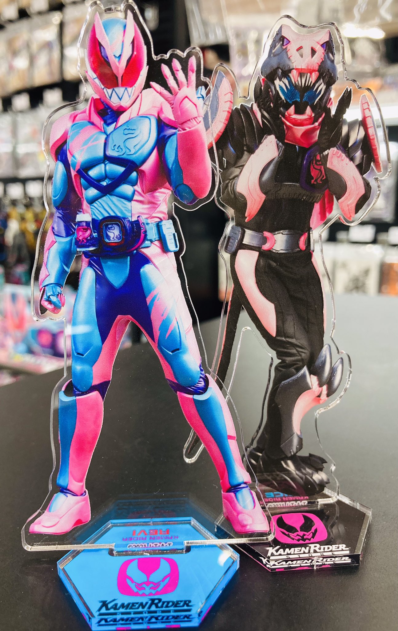 X-এ 仮面ライダーストア: 