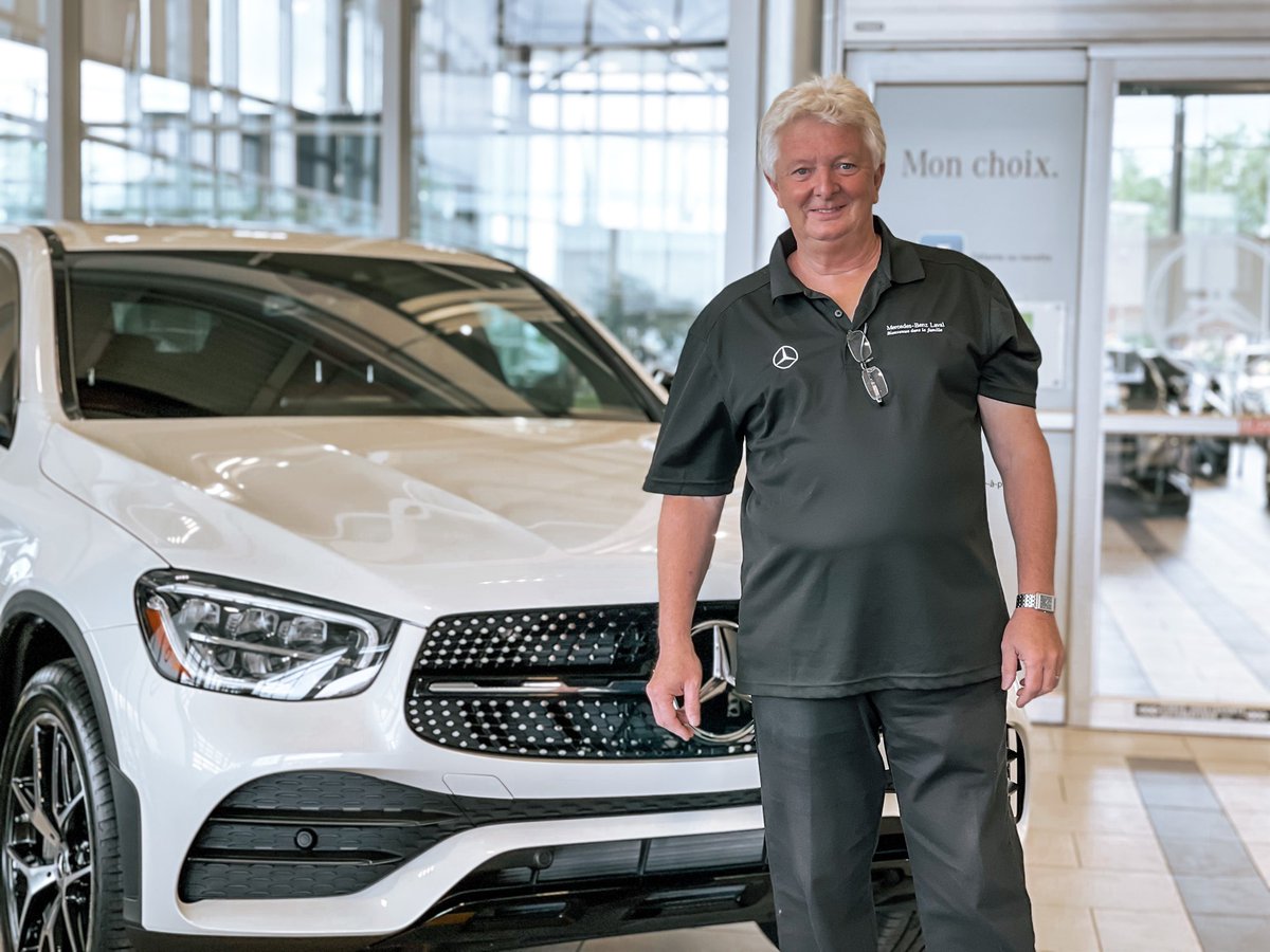 MercedesLaval's tweet photo. Pour célébrer la fin de semaine qui arrive, on vous présente Robert Payette du département de service! 👇
Avec nous depuis octobre 2015 à temps partiel, Robert met toujours du soleil dans notre journée le vendredi! 
#DreamTeam #MBLaval https://t.co/y9ChVSoUwQ