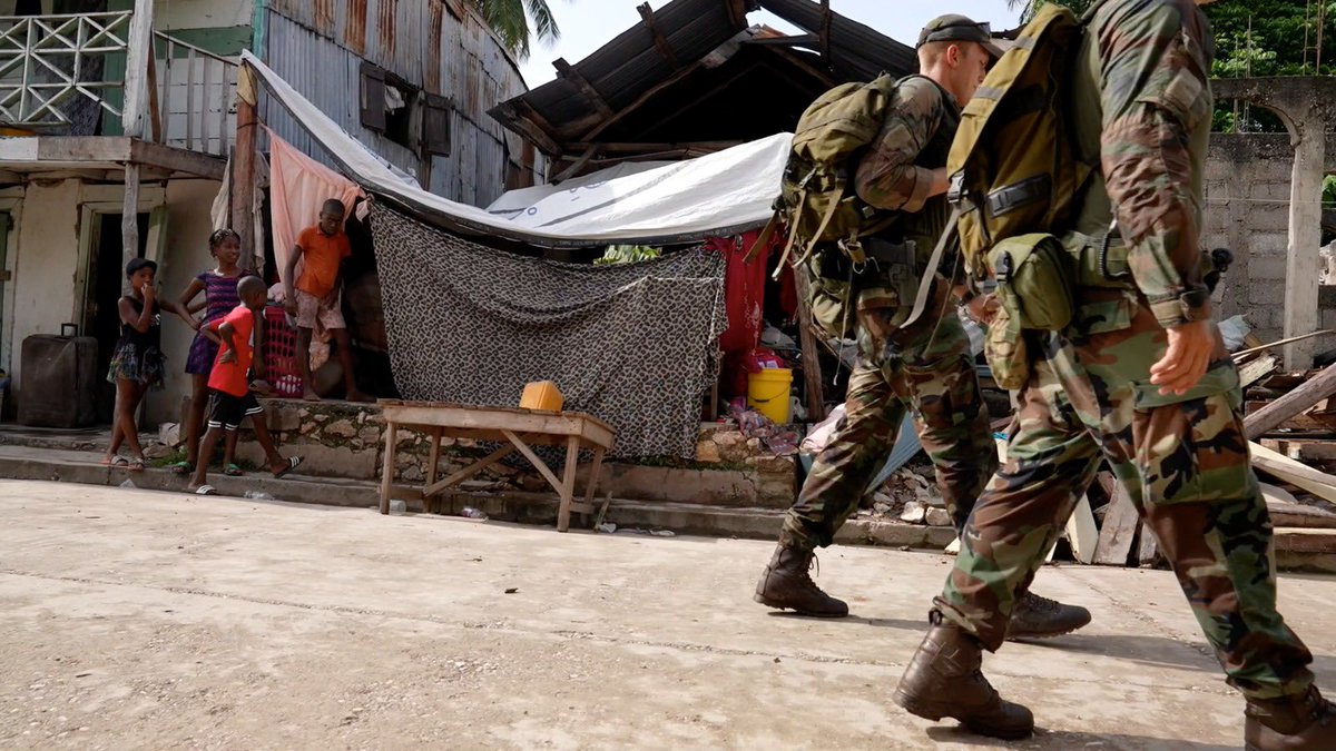 kon_marine's tweet photo. https://t.co/JJ5CCX3Kc5. Holland meerde zojuist weer af bij Curaçao. Daarmee is de militaire noodhulpoperatie na de aardbeving in Haïti afgerond. De inzet van Defensie was voor 14 dagen en begon op vrijdag 20/8. Kijk voor meer informatie en een video op https://t.co/H1SmKVDeOT https://t.co/678200jZBq