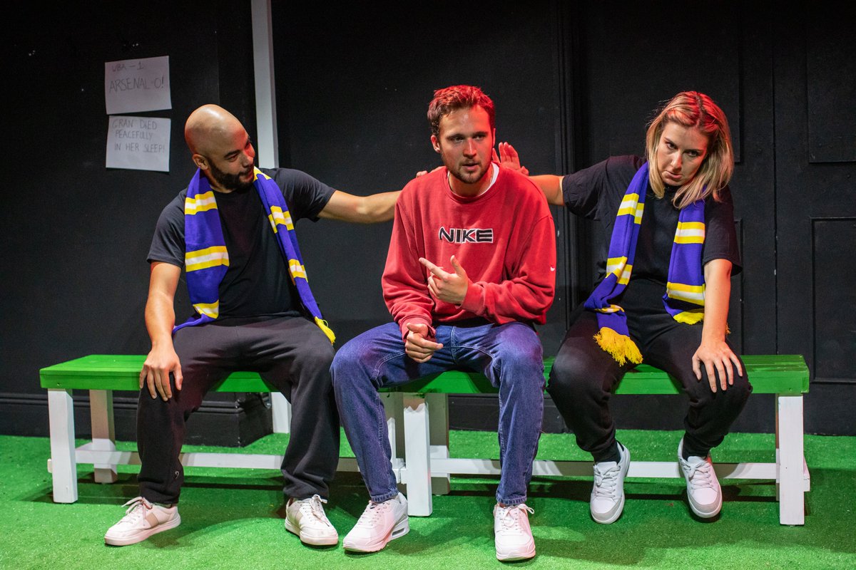 spyinthestalls's tweet image. "You can reflect and cheer at the same time – which makes this production quite unique"

⭐️⭐️⭐️⭐️

FEVER PITCH

Hope Theatre

REVIEW : bit.ly/SITS_FeverPitch

📷 @aliwrightphoto 

#FeverPitch