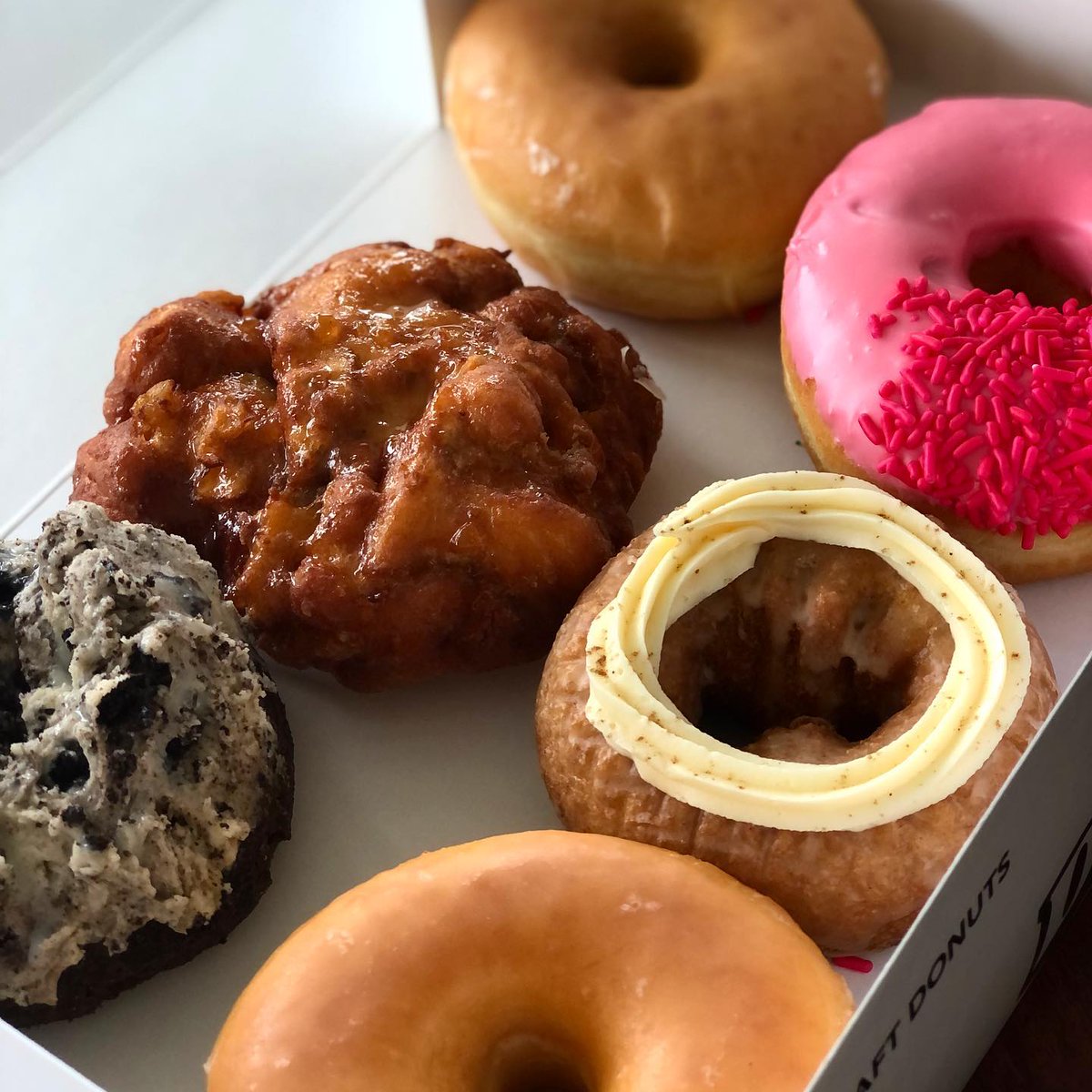 NOW OPEN! 🚨 D U K E’ S D O N U T W O R X

Duke's Donut Worx offers handmade, crafted donuts like you’ve never had! Yeasted and cake donuts hand cut and made fresh throughout the day.

Now open at 10 North St in Mashpee Commons, Tuesdays-Sundays!
#mashpeecommons #capecod
