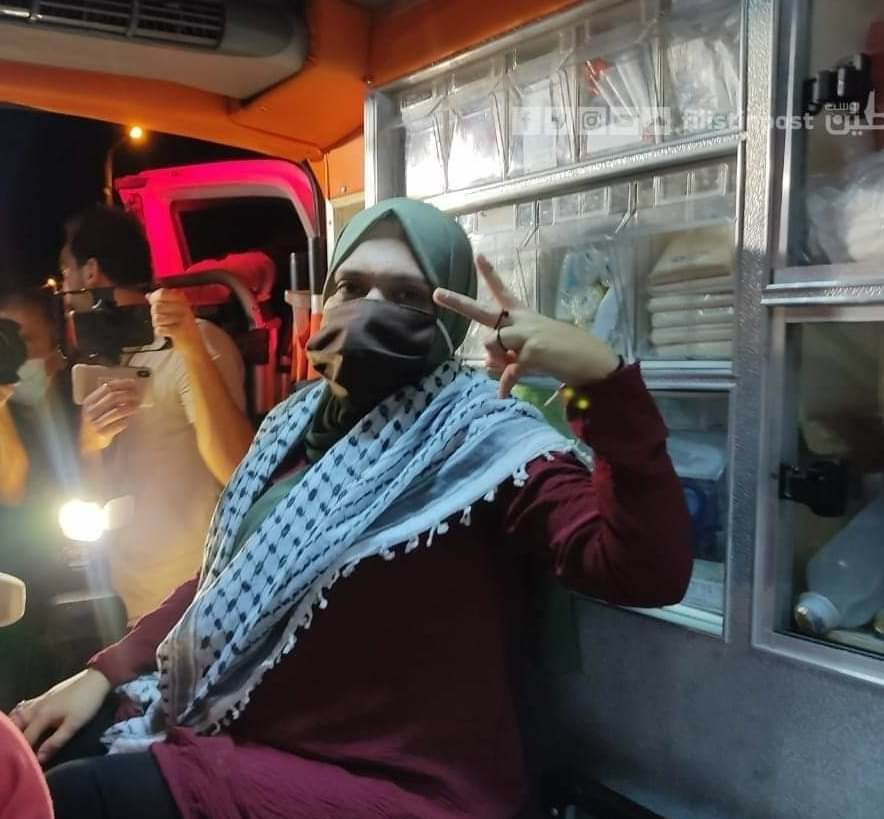 #AnharAldeek finally embraces freedom and defeats her jailer after spending 6 months at Israeli prisons. It's all thanks to the efforts of the world free people, who demanded to release her. 
Congratulations #AnharAldeek #FreePalestine