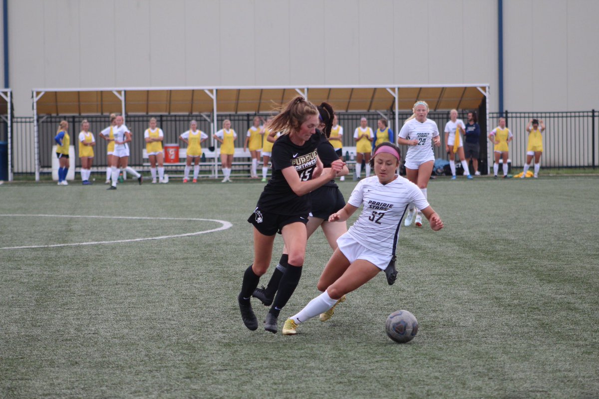 deide_fischer's tweet photo. UIS had their game opener against Purdue NW last night.  Tied 1-1.  Got some good pics but I’m definitely not a pro.  Lol #UISWSoccer https://t.co/W4ki7AnlpW