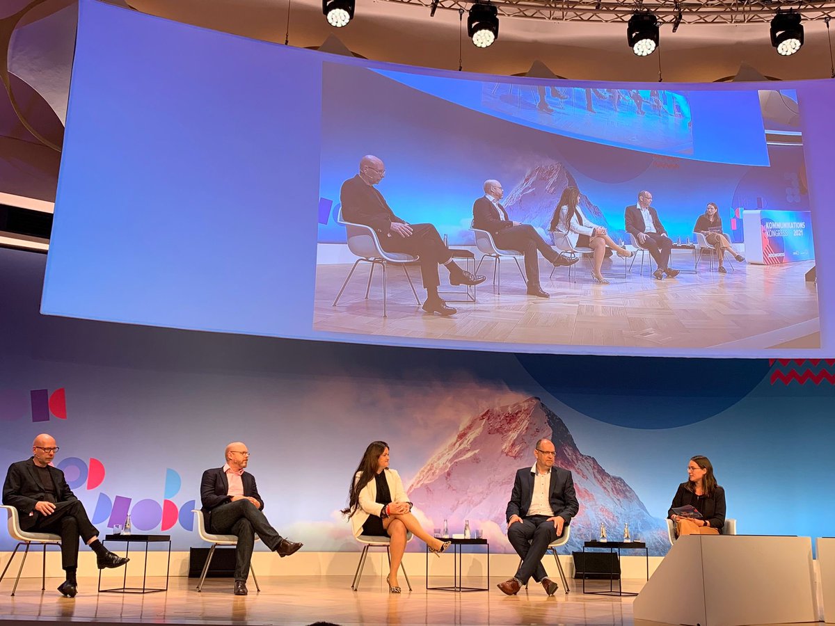 Was hat es mit dem neuen Buzzword #CommTech auf sich? Es war mir eine Freude, heute auf dem #KKongress dazu mit <a href="/AnSiragusano/">Annette Siragusano</a>, <a href="/TMickeleit/">Thomas Mickeleit</a>, <a href="/oloenker/">Oliver Loenker</a> und <a href="/zerfass/">Ansgar Zerfass</a> zu diskutieren. Mein Learning: Für einen #Aufbruch mit #CommTech braucht es vor allem Prozessdenken 💡