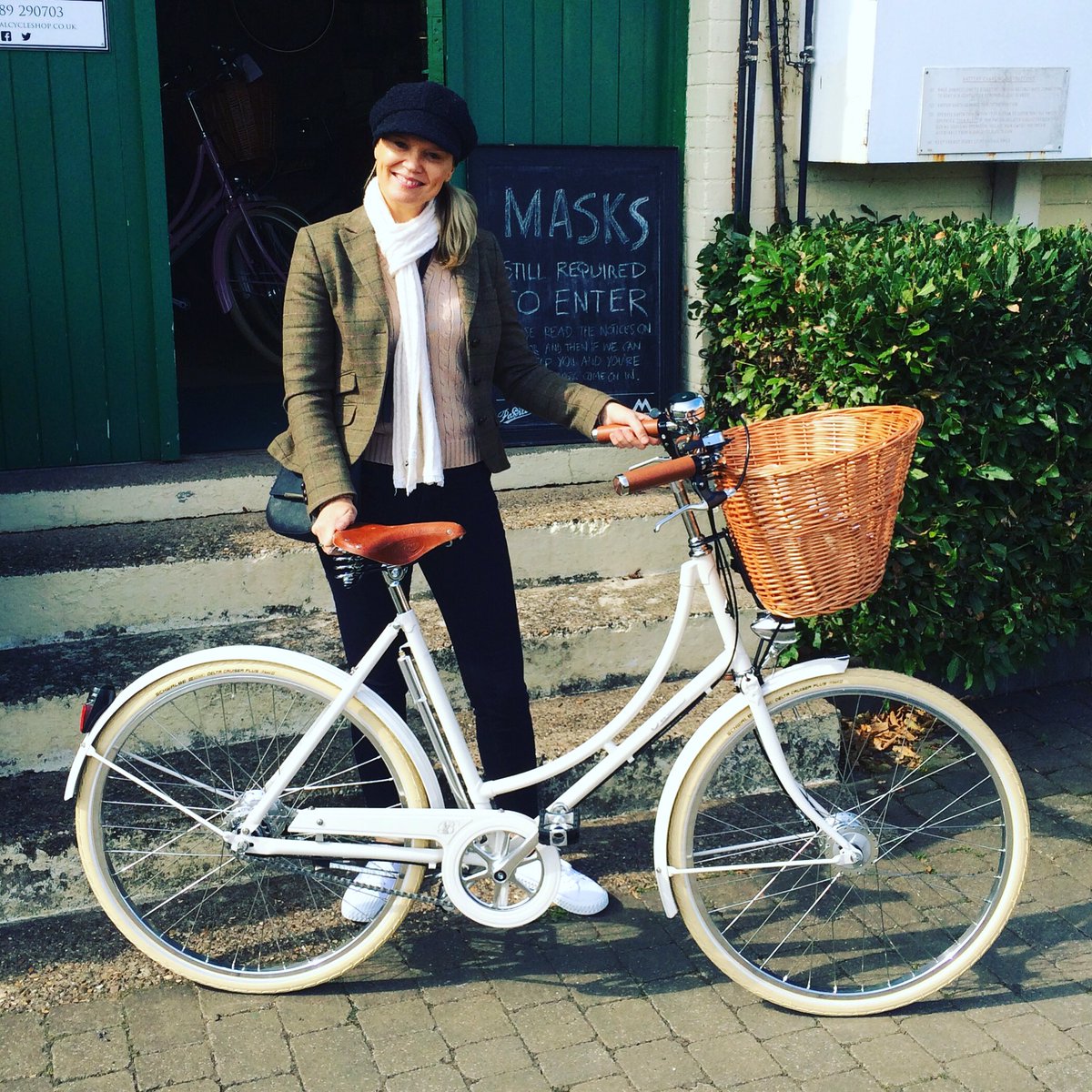 Shileen collecting her new Pashley Britannia.
#newbike #pashleybritannia