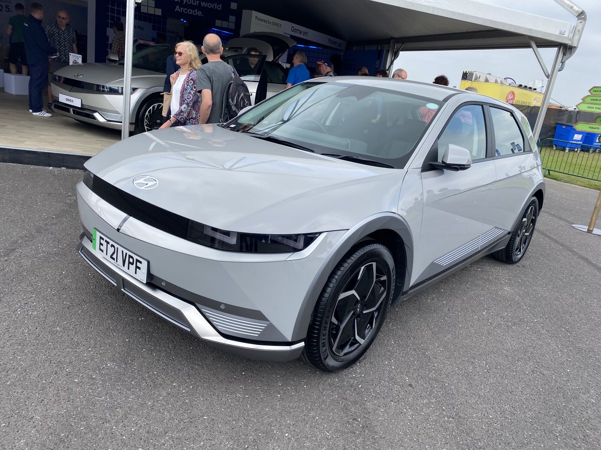 GRIDSERVE_HQ's tweet photo. So exciting to see so much passion and interest in electric vehicles at Fully Charged OUTSIDE. Also amazing to think you'll be able to lease these cool vehicles through GRIDSERVE soon. And we'll plant 100 trees for every car we lease. https://t.co/e9nKC21p9G