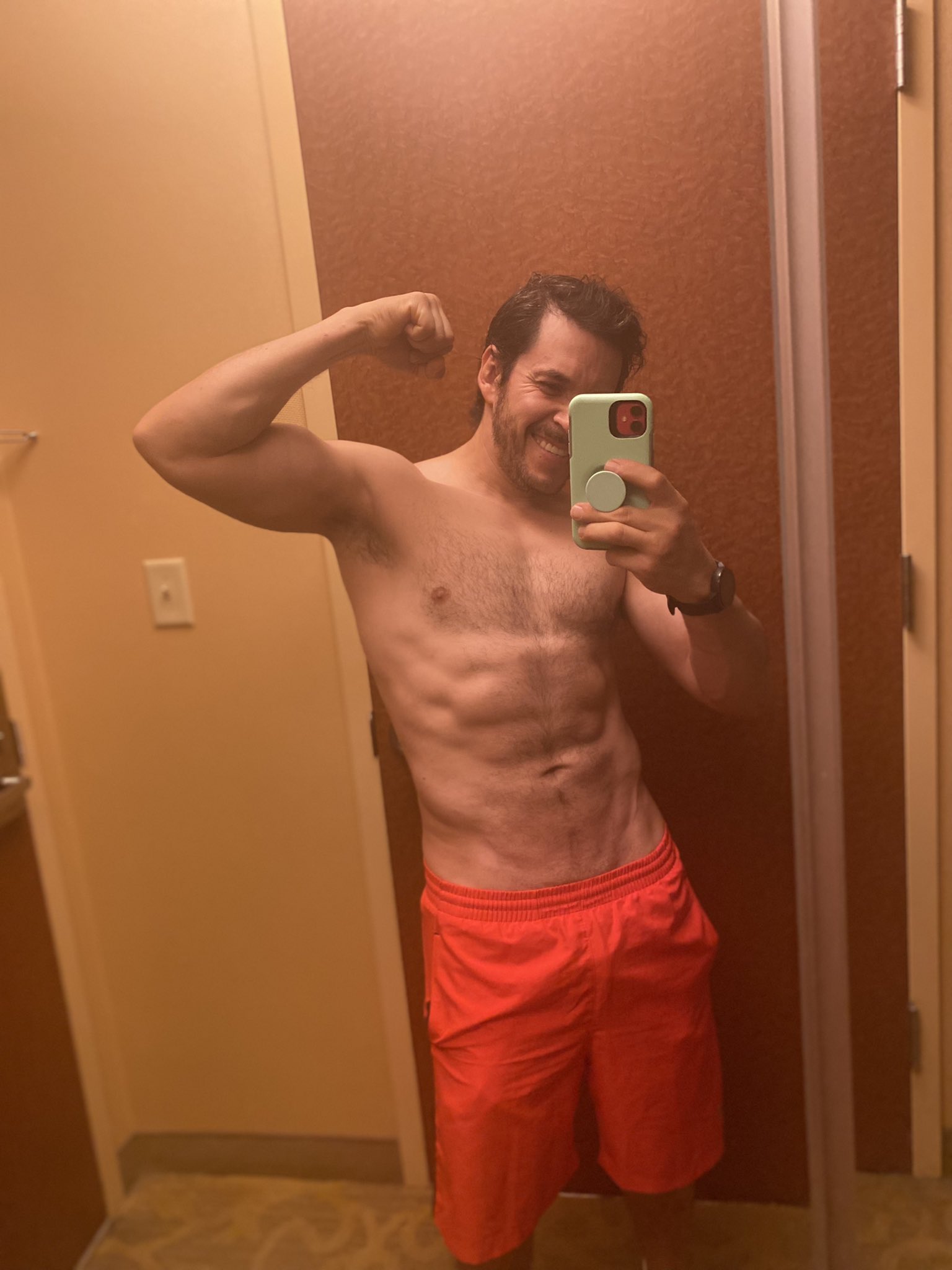 Raúl Sandoval Oficial on X: 70 porciento alimentación , 30 alimento y 200  ganas t.cof94yx3fwz0  X