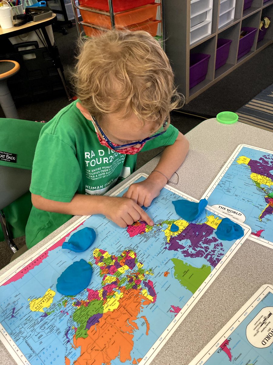 CWExploris's tweet image. Learning about the oceans and sharing characteristics using play dough in  K today!