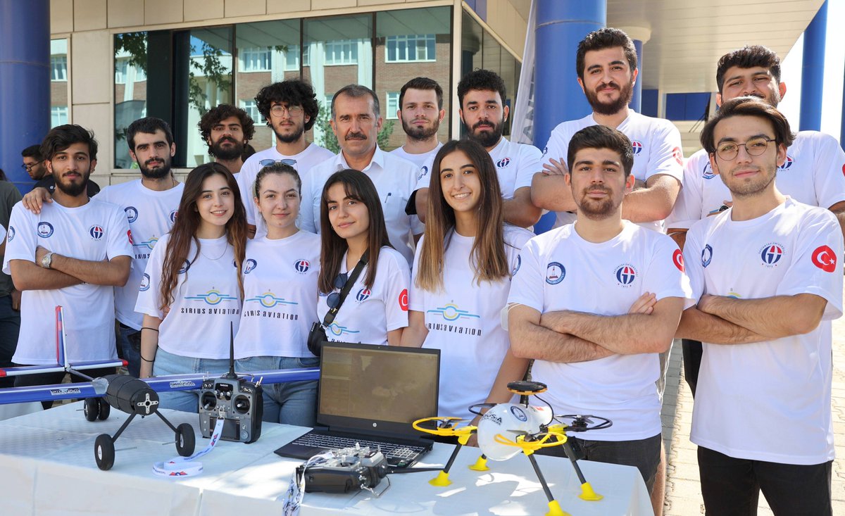 gaziantepUniv's tweet photo. 22 takımın finalist olduğunu, 4 takımın da sonuçlarının açıklanmasının beklendiğini belirten TEKNOFEST GAÜN Koordinatörü @alosars ,“TEKNOFEST’e en çok başvuru yapan üniversiteler arasında birinciyiz ama artık bunu ödüllerle taçlandırmak istiyoruz. Gençlerimize de güveniyoruz. https://t.co/F84KF8SYfq